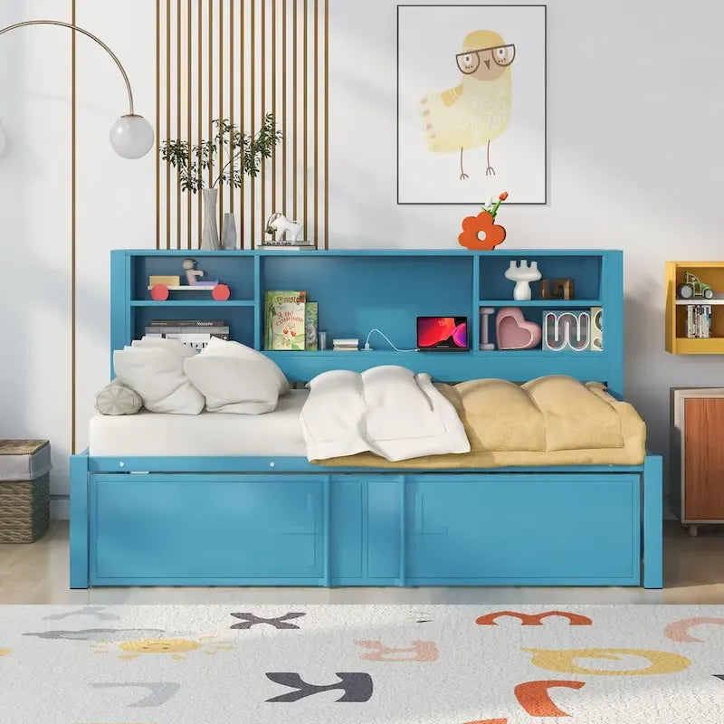 Blaues Metall-Tagesbett mit Ausziehbett, Ablageregalen und USB-Anschlüssen – kein Boxspringbett erforderlich