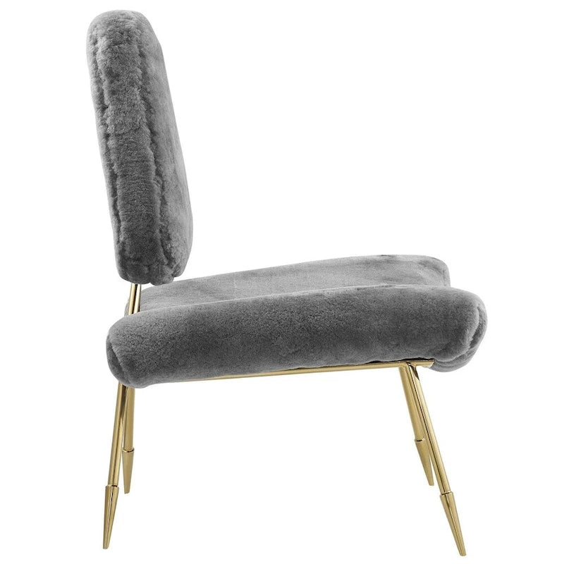 Gepolsterter Schaffell-Loungesessel mit Goldstahlrahmen
