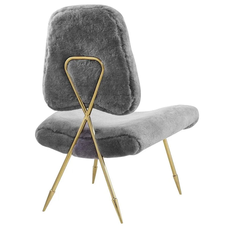 Gepolsterter Schaffell-Loungesessel mit Goldstahlrahmen