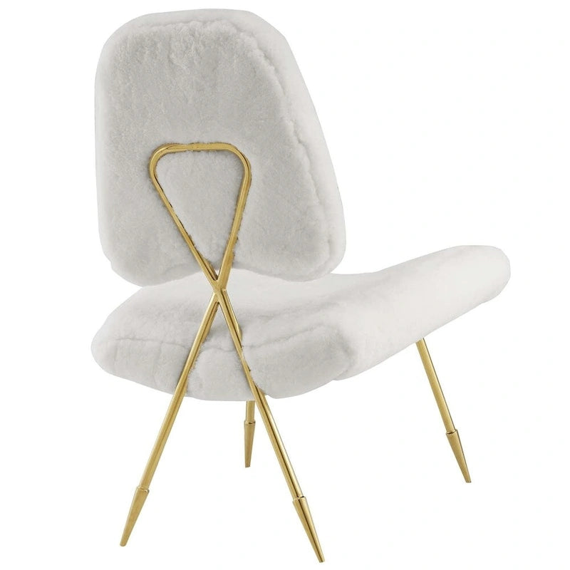 Gepolsterter Schaffell-Loungesessel mit Goldstahlrahmen