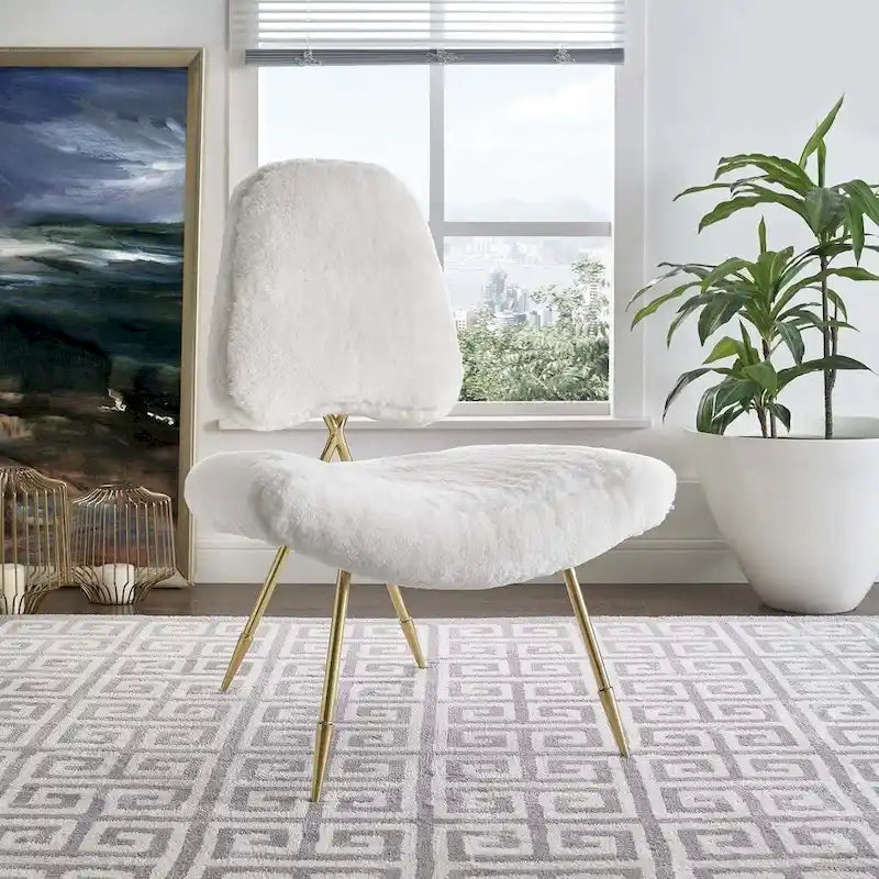Gepolsterter Schaffell-Loungesessel mit Goldstahlrahmen