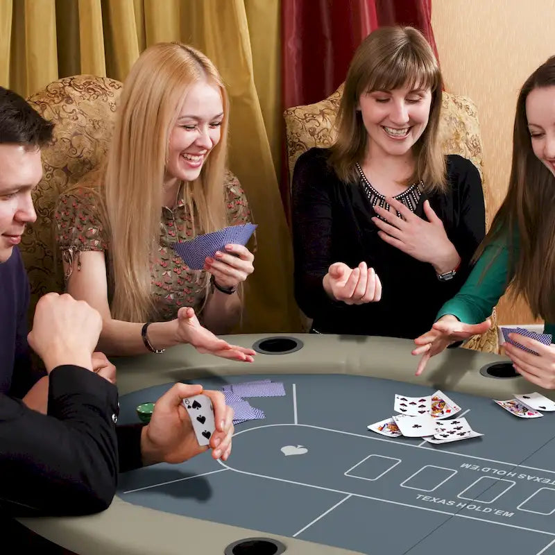 Faltbarer 70 Zoll ovaler Pokertisch für 10 Spieler – Blackjack & Texas Holdem
